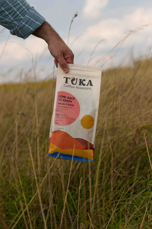 Een zak koffie van TUKA Coffee Roasters, de Nijmeegse branderij